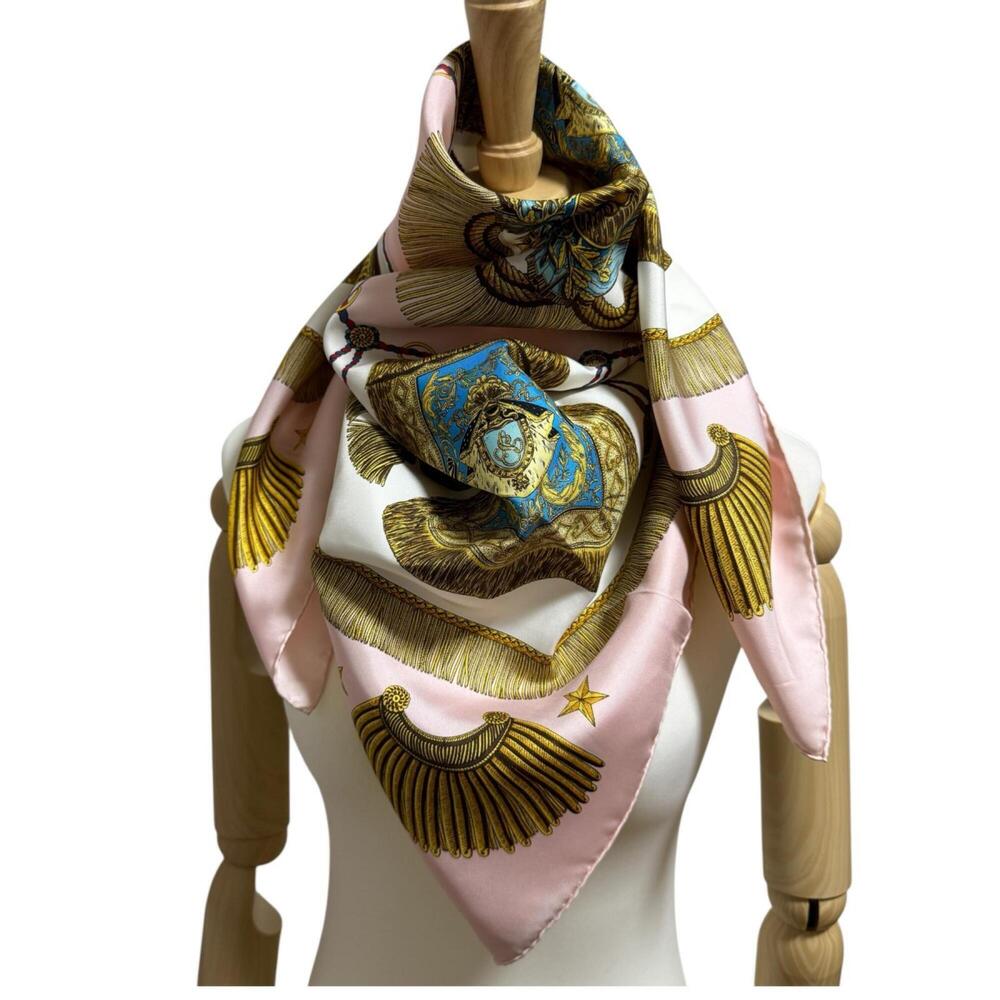 HERMES Black Scarf - Picture 4 of 7